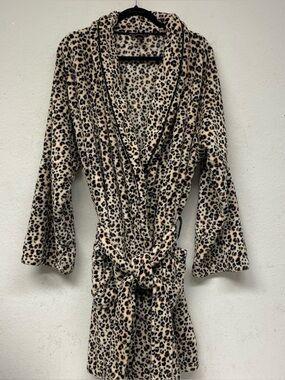 Victoria's Secret Leopard Print Plush Robe in Cream, Black & Brown XXL